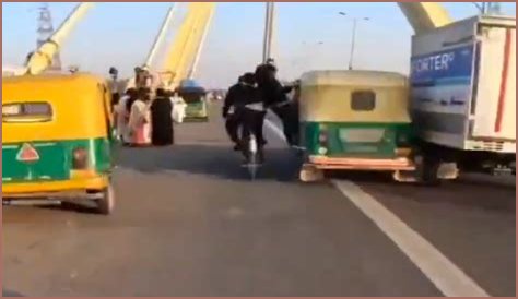 Caught on Camera: Man Swings From Speeding Autorickshaw On Delhis Signature Bridge, The police are on duty